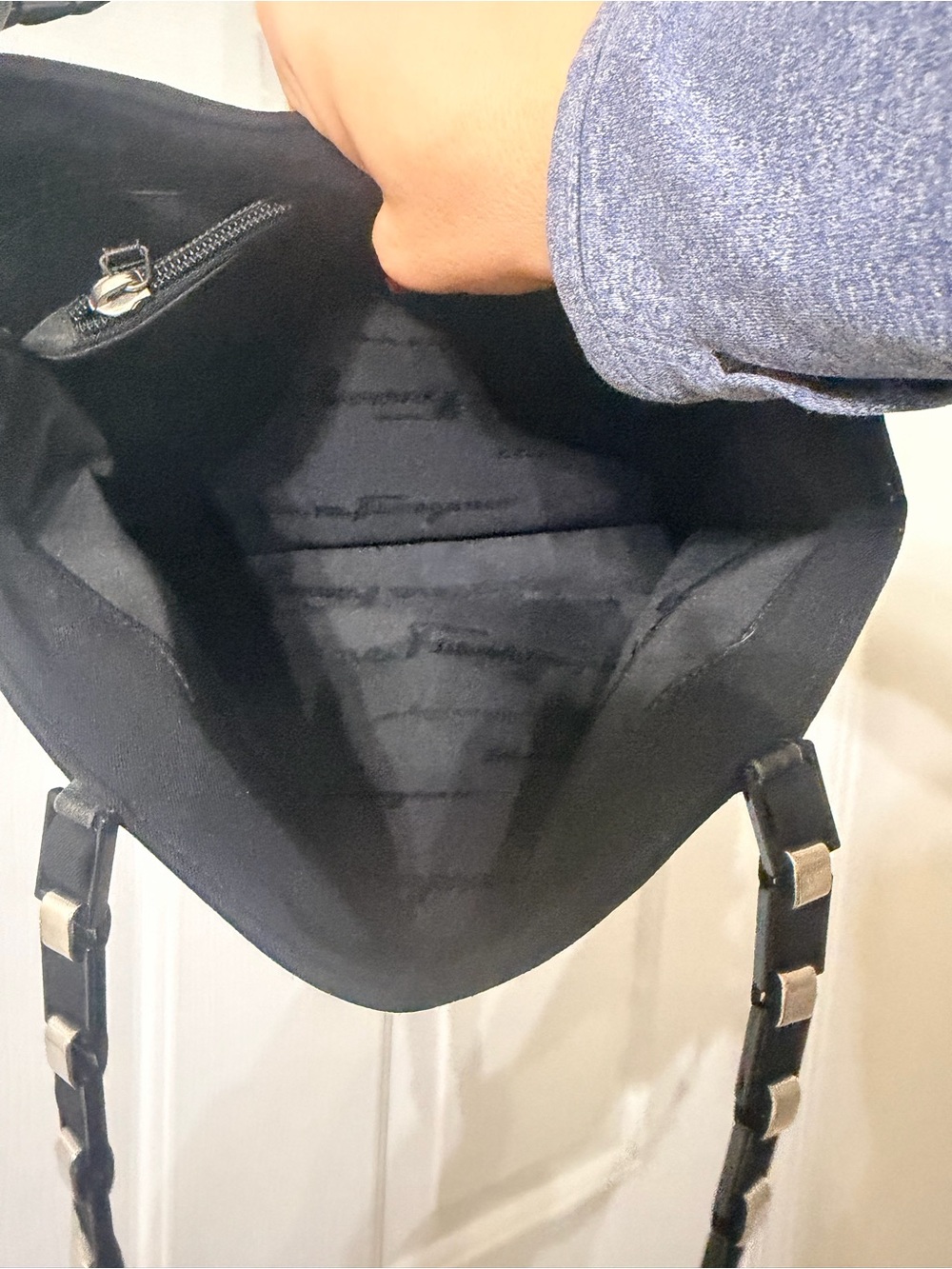 Salvatore Ferragamo Black Shoulder Bag with Chain-Detail Straps - Picture 4 of 4